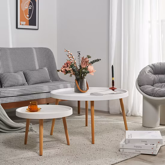 Mesa lateral redonda de plástico para móveis modernos por atacado com pernas de madeira de faia 50 * 50 cm